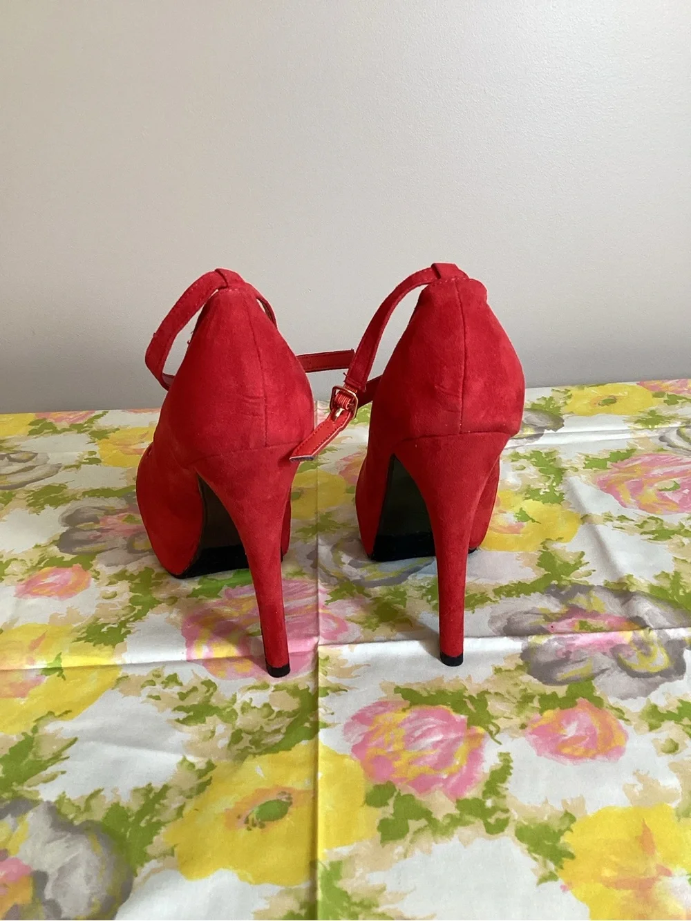 👠 Red Circle Red Faux Suede Platform Pumps with Ankle Strap | Size 8.5